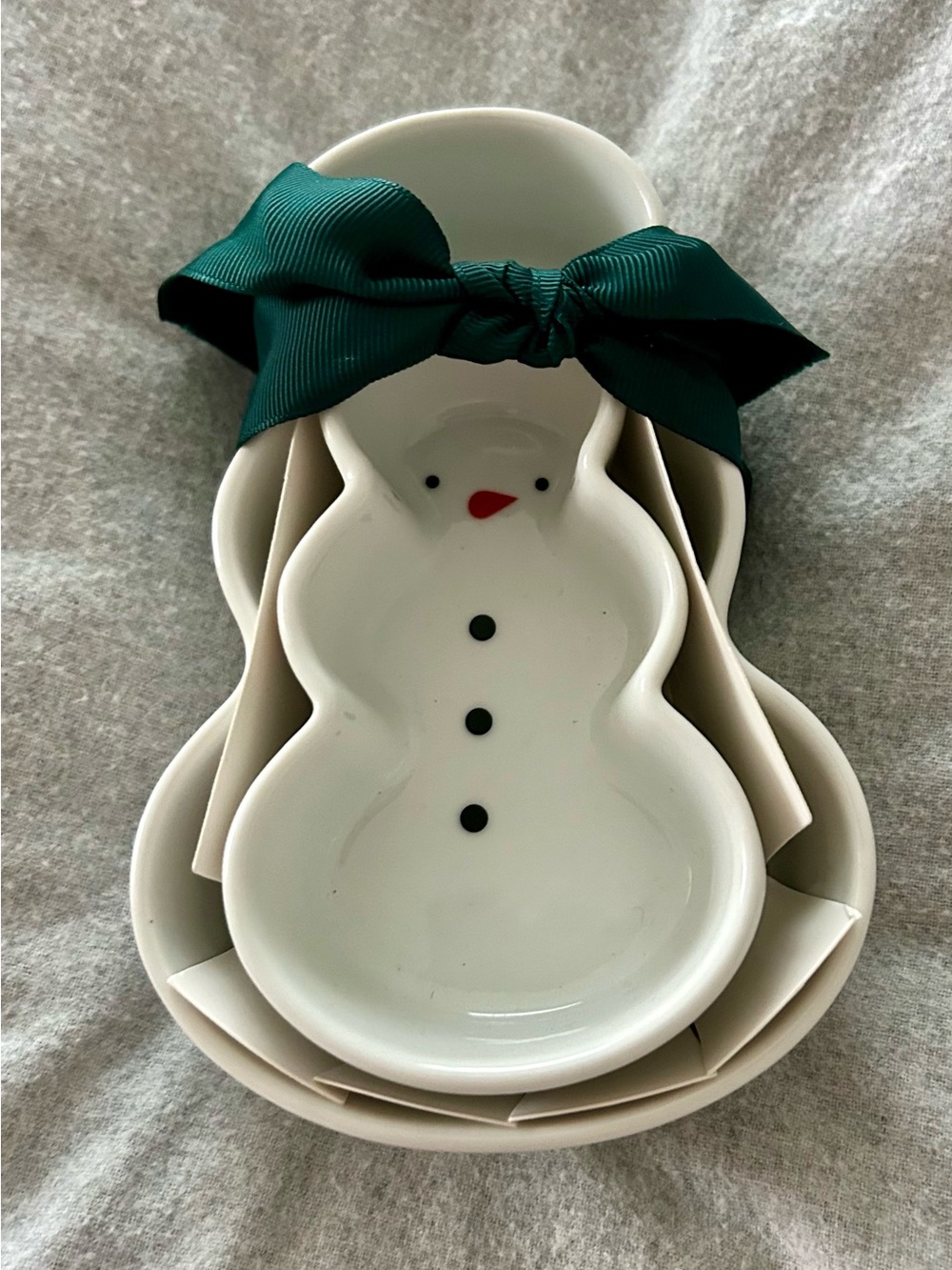 Crate&Barrel White Snowman Nesting Dishes with Green Bow